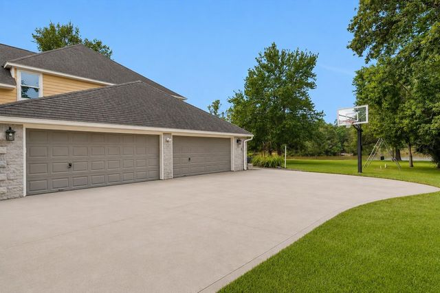 9726 Crestwater Circle, Magnolia, TX 77354