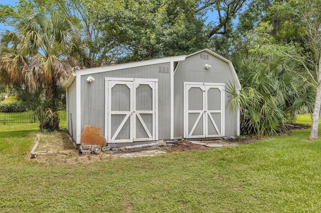 9726 Crestwater Circle, Magnolia, TX 77354
