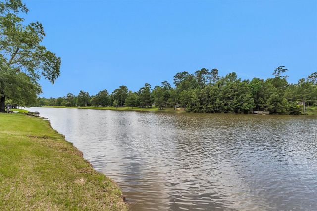 9726 Crestwater Circle, Magnolia, TX 77354