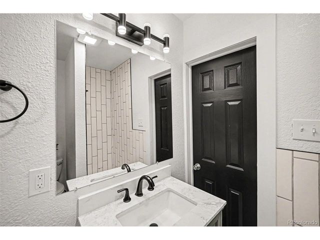1926 Hanover St, Aurora, CO 80010