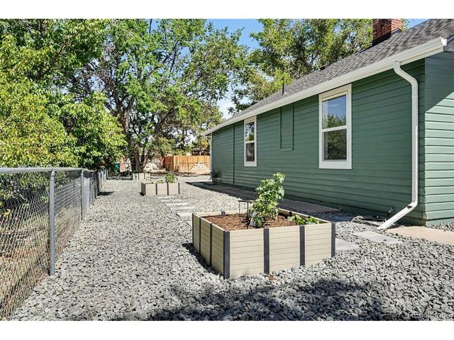 1926 Hanover St, Aurora, CO 80010