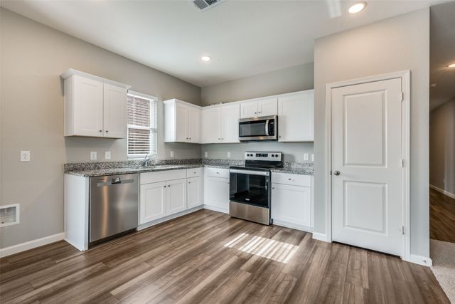 7 Winship Drive, Edgecliff Village, TX 76134