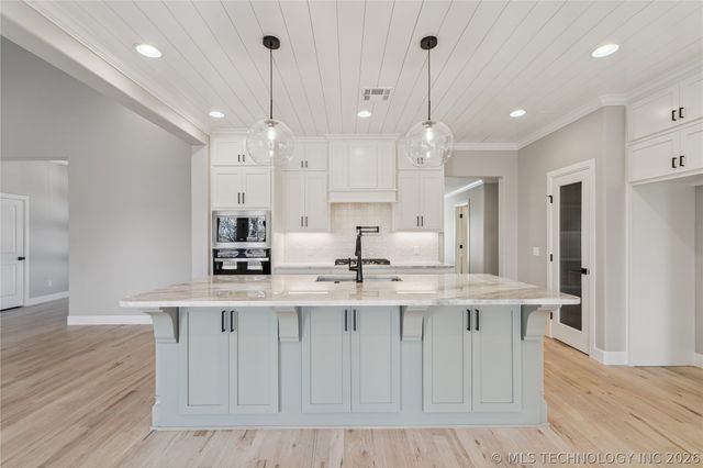 11248 S 220th East Avenue, Broken Arrow, OK 74014