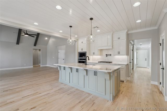 11248 S 220th East Avenue, Broken Arrow, OK 74014