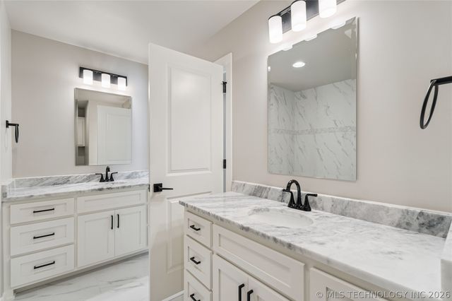 11248 S 220th East Avenue, Broken Arrow, OK 74014