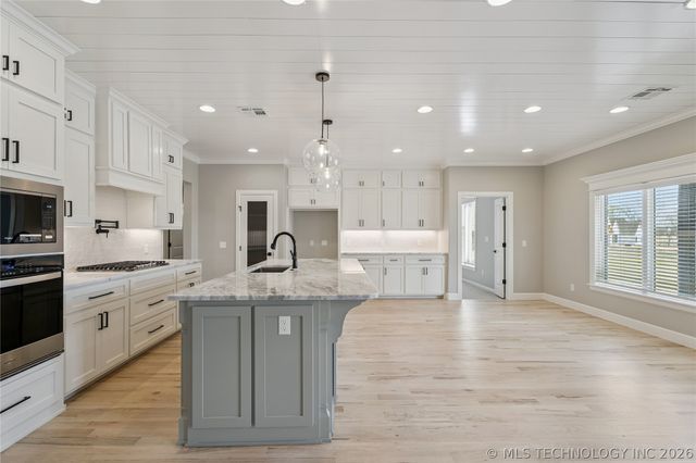 11248 S 220th East Avenue, Broken Arrow, OK 74014