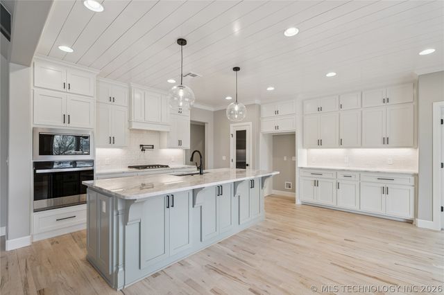 11248 S 220th East Avenue, Broken Arrow, OK 74014