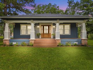 302 Hill ST, Smithville, TX 78957
