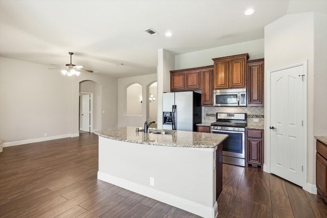 4204 Cobblestone Circle, Mansfield, TX 76063