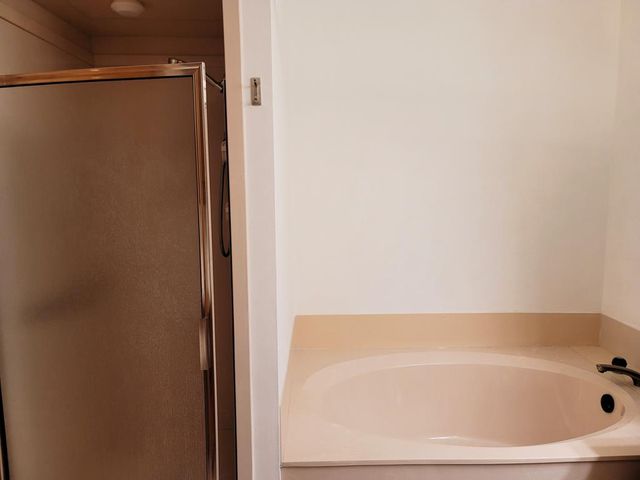 1441 N Gloucester Pt, Kerrville, TX 78028