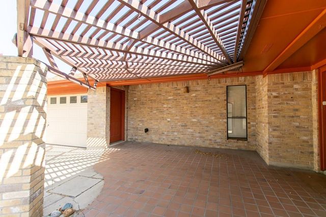 1441 N Gloucester Pt, Kerrville, TX 78028