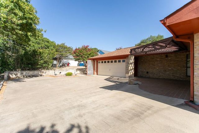 1441 N Gloucester Pt, Kerrville, TX 78028