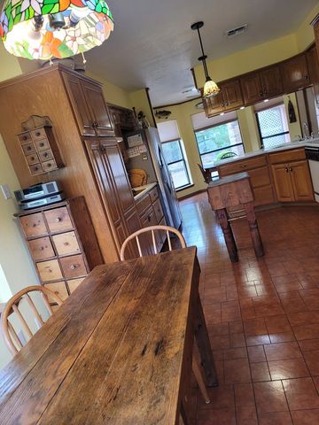 1441 N Gloucester Pt, Kerrville, TX 78028