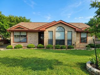 1441 N Gloucester Pt, Kerrville, TX 78028