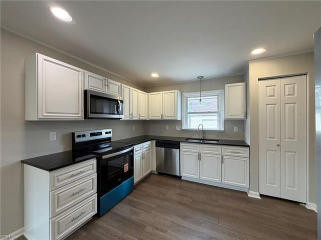 5004 Arony ST, Hampton, VA 23605