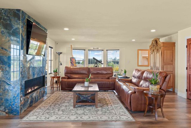 6730 W Cross Cut Rd, Deer Park, WA 99006