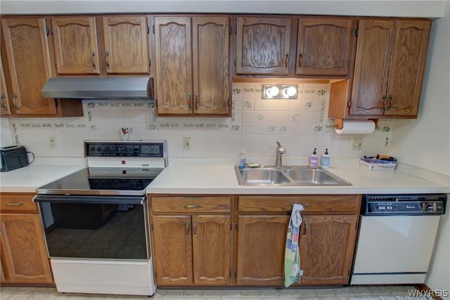 277 Wimbledon Court, West Seneca, NY 14224