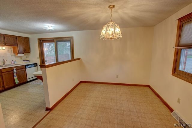 277 Wimbledon Court, West Seneca, NY 14224