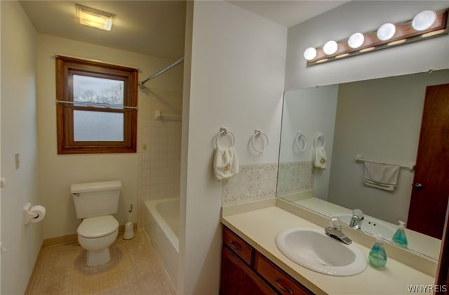 277 Wimbledon Court, West Seneca, NY 14224