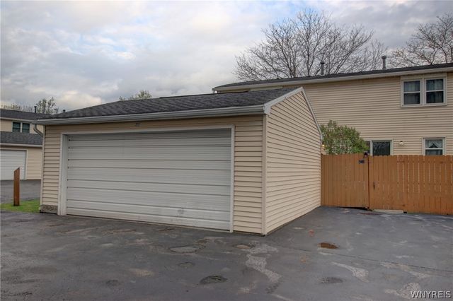 277 Wimbledon Court, West Seneca, NY 14224