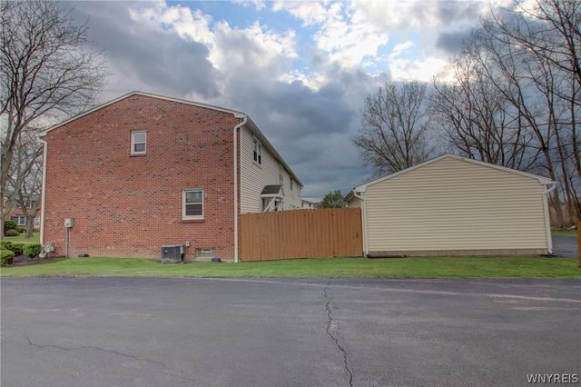 277 Wimbledon Court, West Seneca, NY 14224