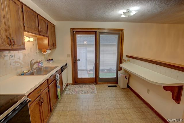 277 Wimbledon Court, West Seneca, NY 14224