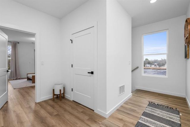 1042 Brookglynn Trace, Decatur, GA 30032