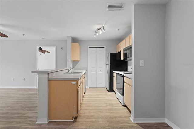 5479 VINELAND ROAD 9202, Orlando, FL 32811