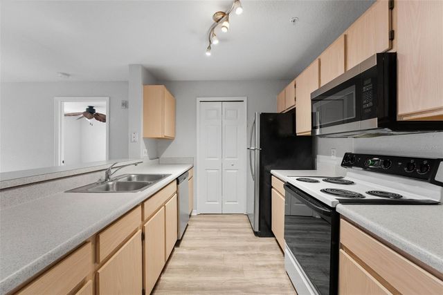 5479 VINELAND ROAD 9202, Orlando, FL 32811