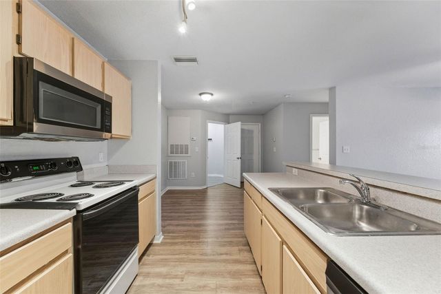 5479 VINELAND ROAD 9202, Orlando, FL 32811