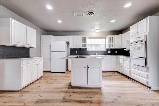 10306 Cheeves Drive, Houston, TX 77016