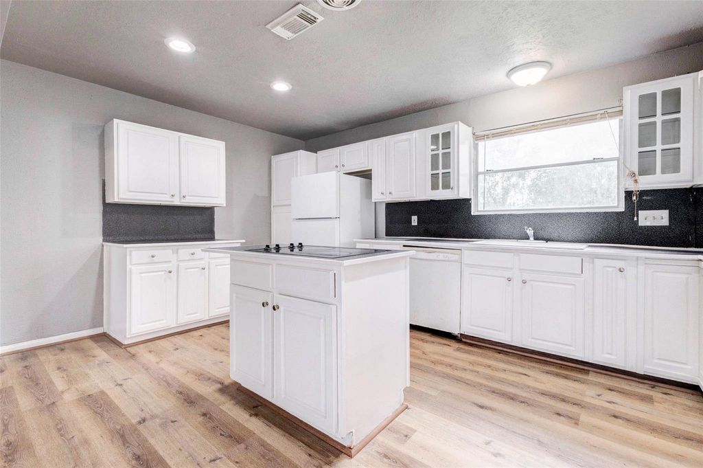 10306 Cheeves Drive, Houston, TX 77016