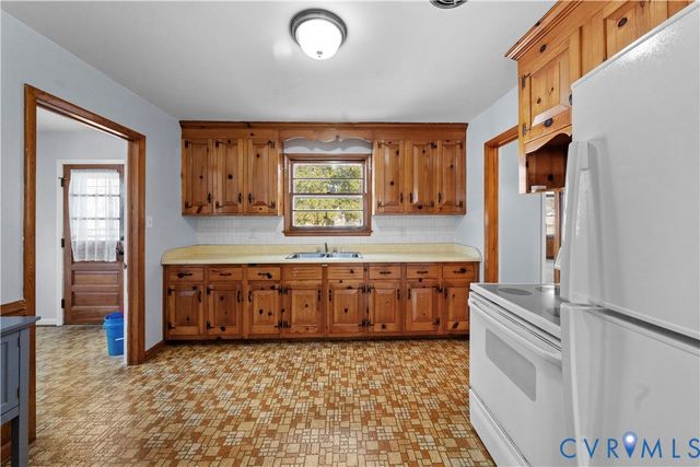 702 Charles Ave, Colonial Heights, VA 23834