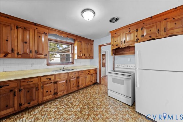 702 Charles Ave, Colonial Heights, VA 23834