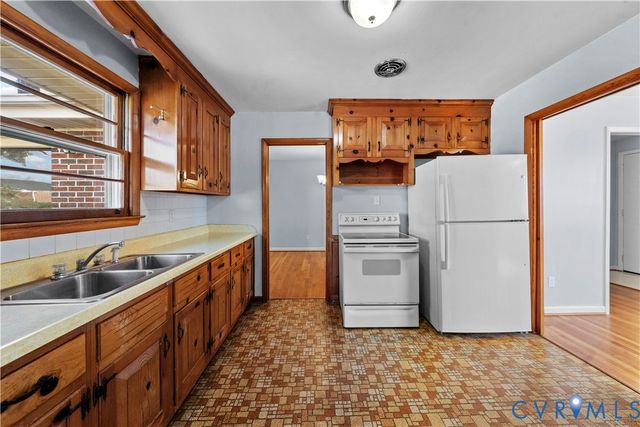 702 Charles Ave, Colonial Heights, VA 23834