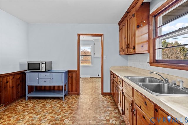 702 Charles Ave, Colonial Heights, VA 23834