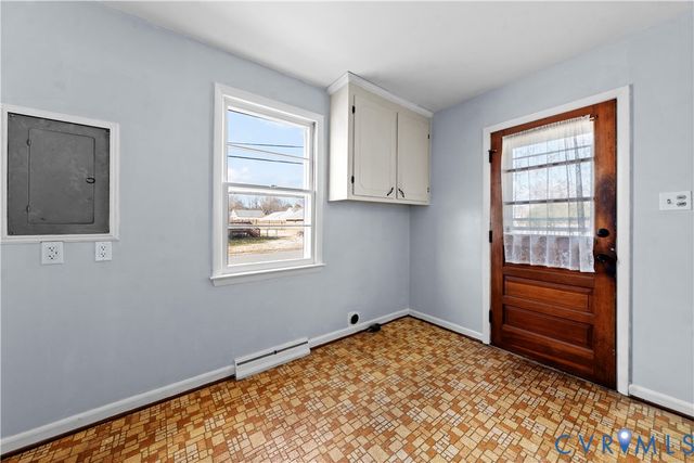 702 Charles Ave, Colonial Heights, VA 23834