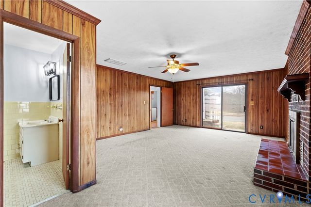 702 Charles Ave, Colonial Heights, VA 23834