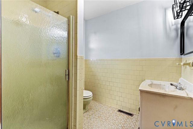 702 Charles Ave, Colonial Heights, VA 23834