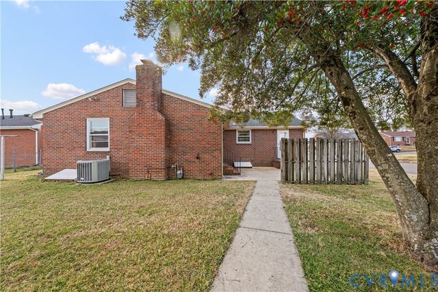 702 Charles Ave, Colonial Heights, VA 23834