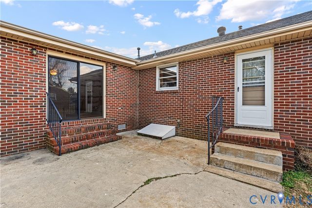 702 Charles Ave, Colonial Heights, VA 23834
