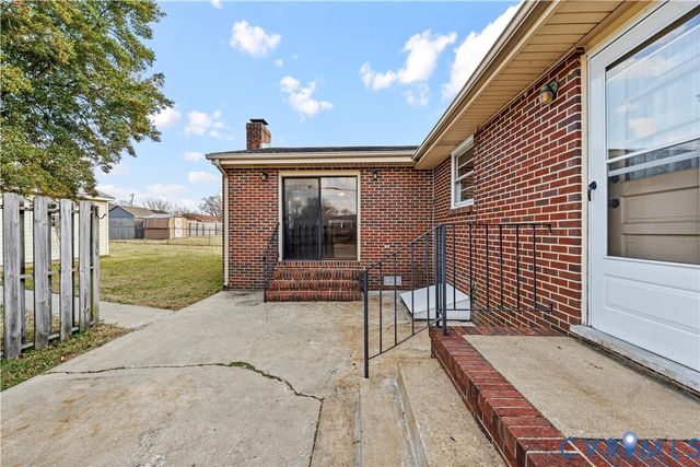 702 Charles Ave, Colonial Heights, VA 23834