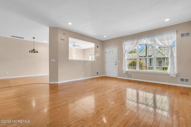 11 Deerchase Lane, Lakewood, NJ 08701