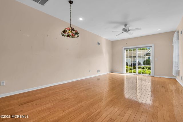 11 Deerchase Lane, Lakewood, NJ 08701
