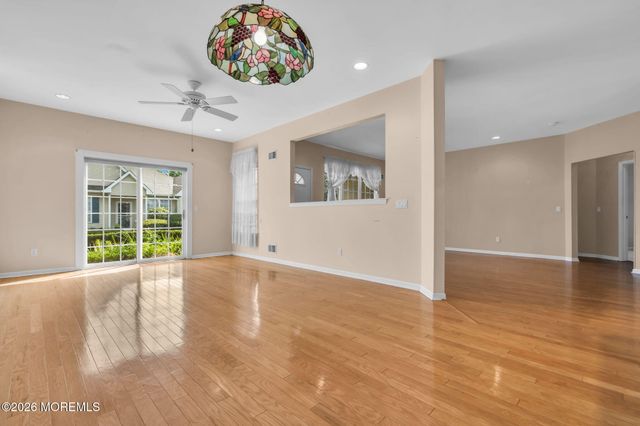 11 Deerchase Lane, Lakewood, NJ 08701
