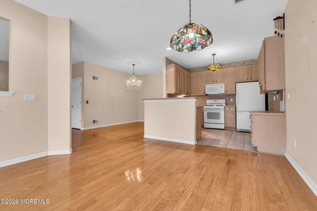 11 Deerchase Lane, Lakewood, NJ 08701