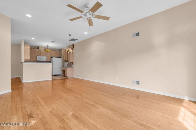 11 Deerchase Lane, Lakewood, NJ 08701