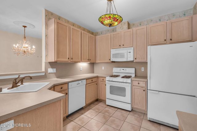 11 Deerchase Lane, Lakewood, NJ 08701