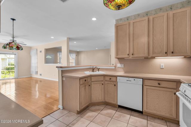 11 Deerchase Lane, Lakewood, NJ 08701