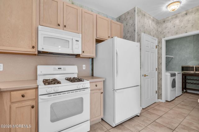 11 Deerchase Lane, Lakewood, NJ 08701